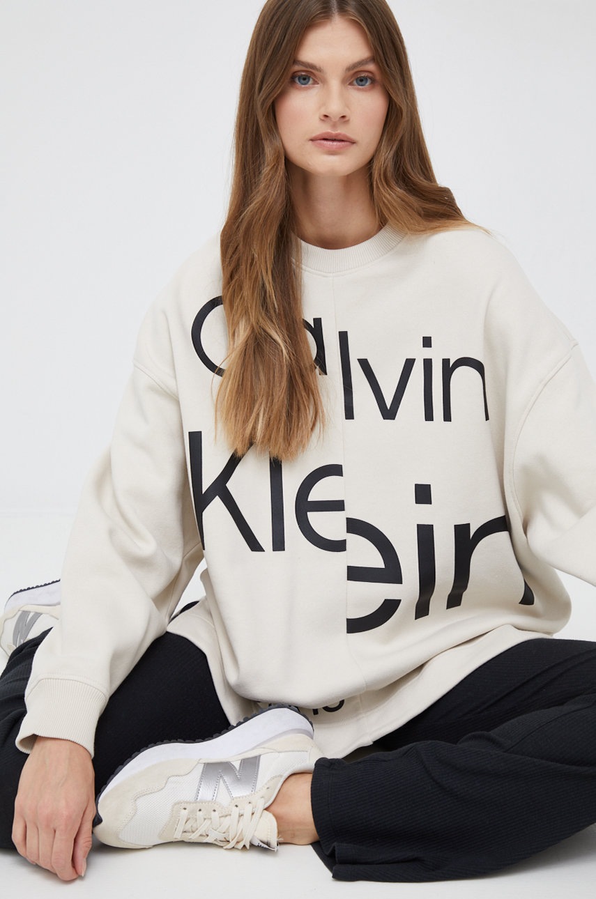

Суичър Calvin Klein Jeans в бежово с принт, Бежов