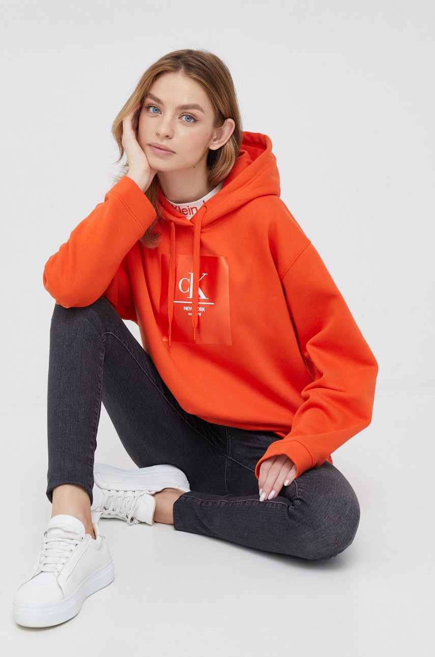 

Суичър Calvin Klein Jeans в оранжево с принт, Оранжев