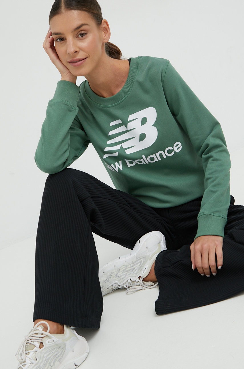 

Суичър New Balance в зелено с принт, Зелен