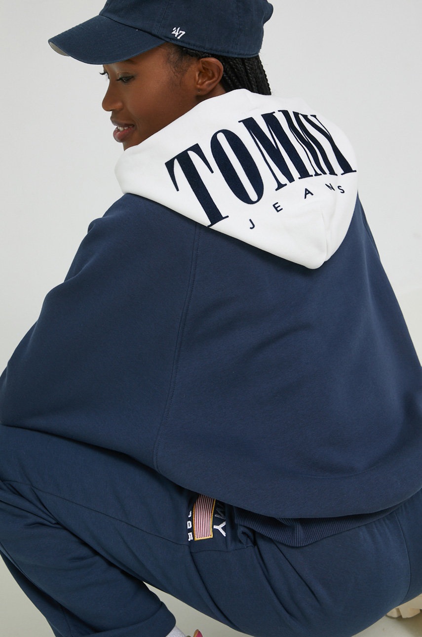 

Суичър Tommy Jeans в тъмносиньо с качулка с принт, Тъмносин