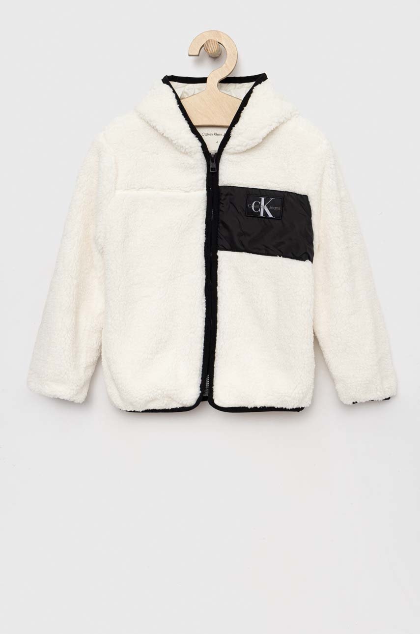 

Детски суичър Calvin Klein Jeans в бяло с качулка с апликация, Бял