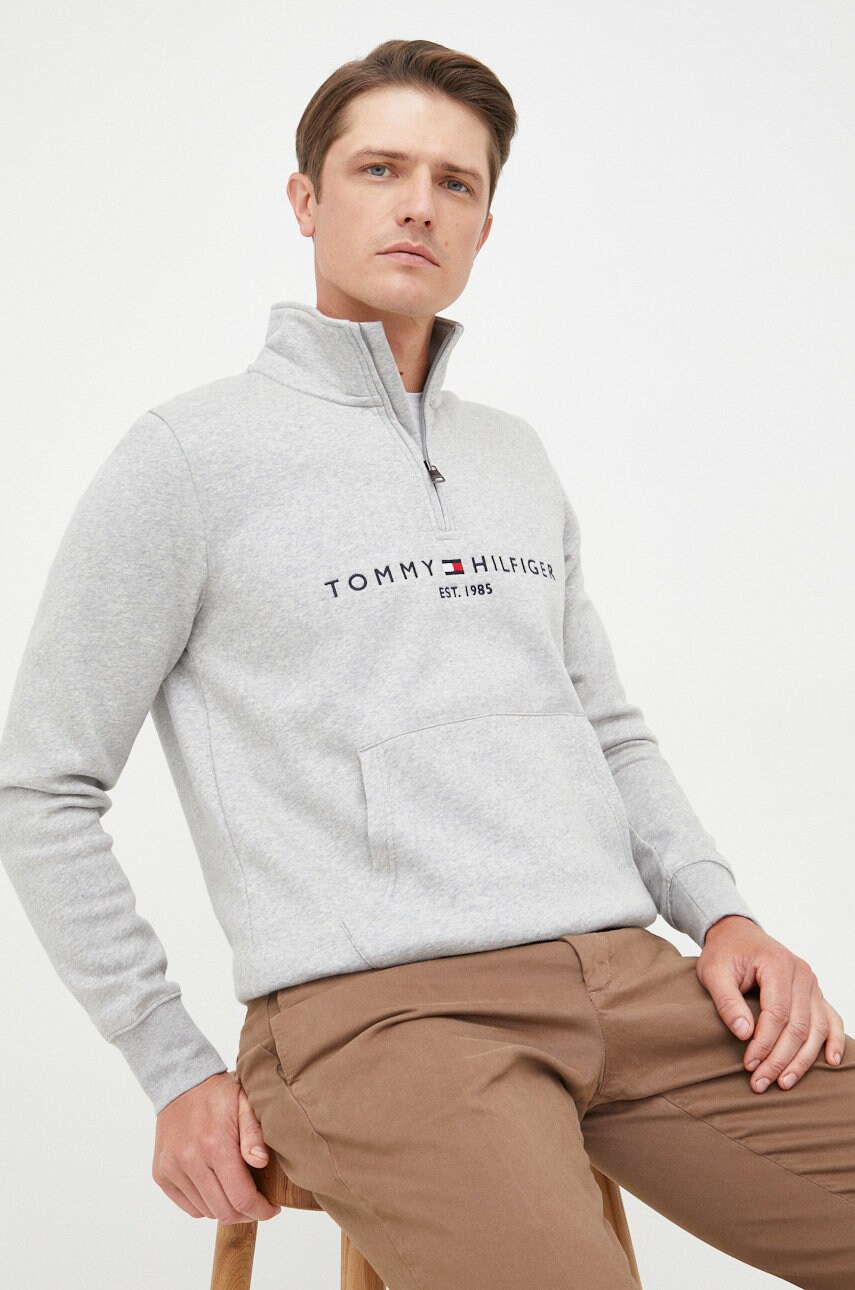 

Суичър Tommy Hilfiger в сиво с апликация, Сив
