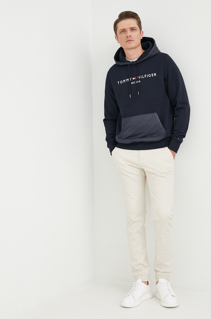 

Суичър Tommy Hilfiger в тъмносиньо с апликация, Тъмносин