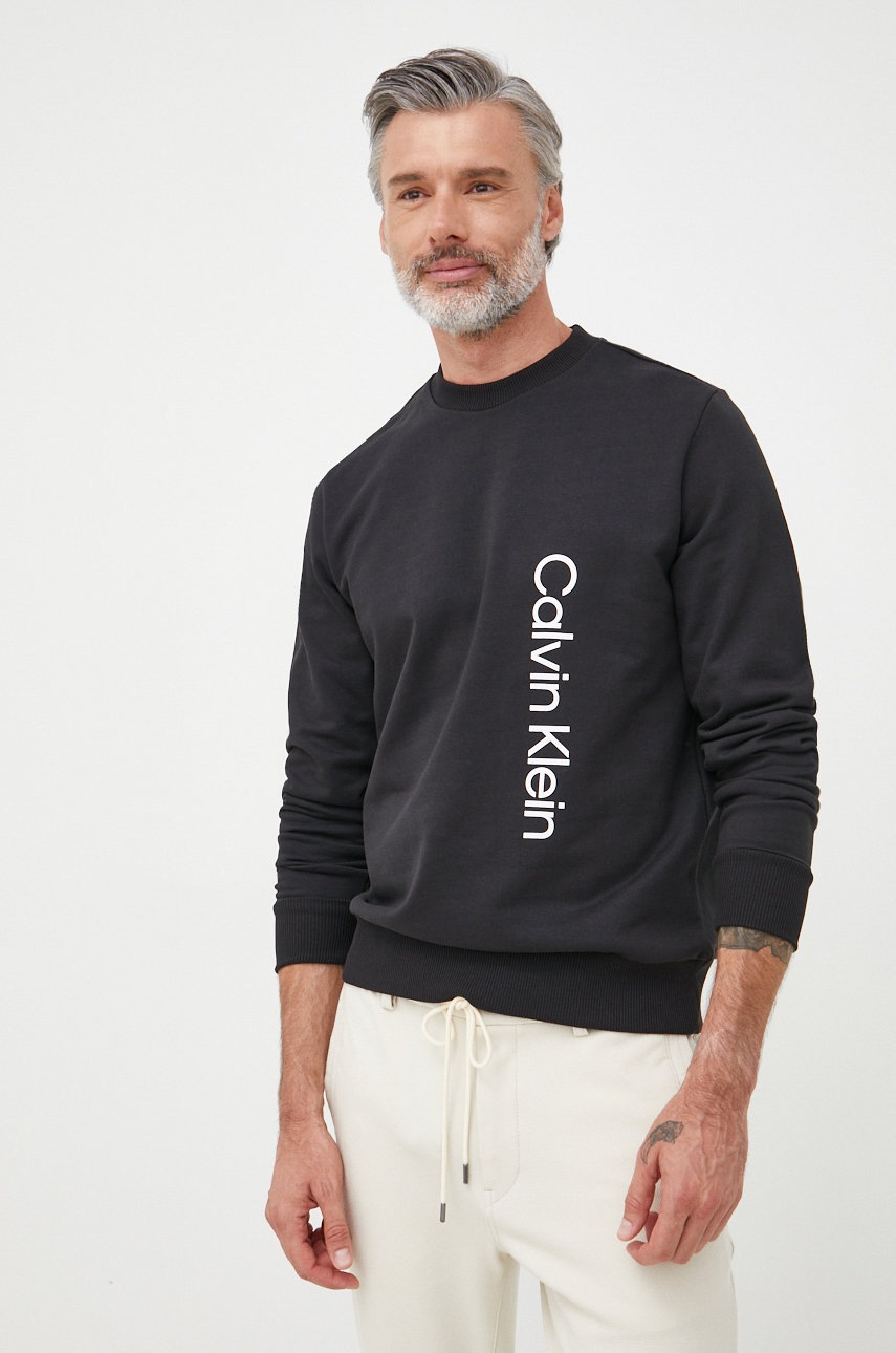 

Памучен суичър Calvin Klein в черно с принт, Черен
