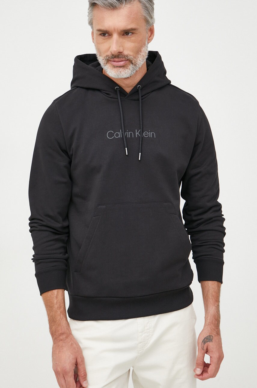 

Памучен суичър Calvin Klein в черно с принт, Черен
