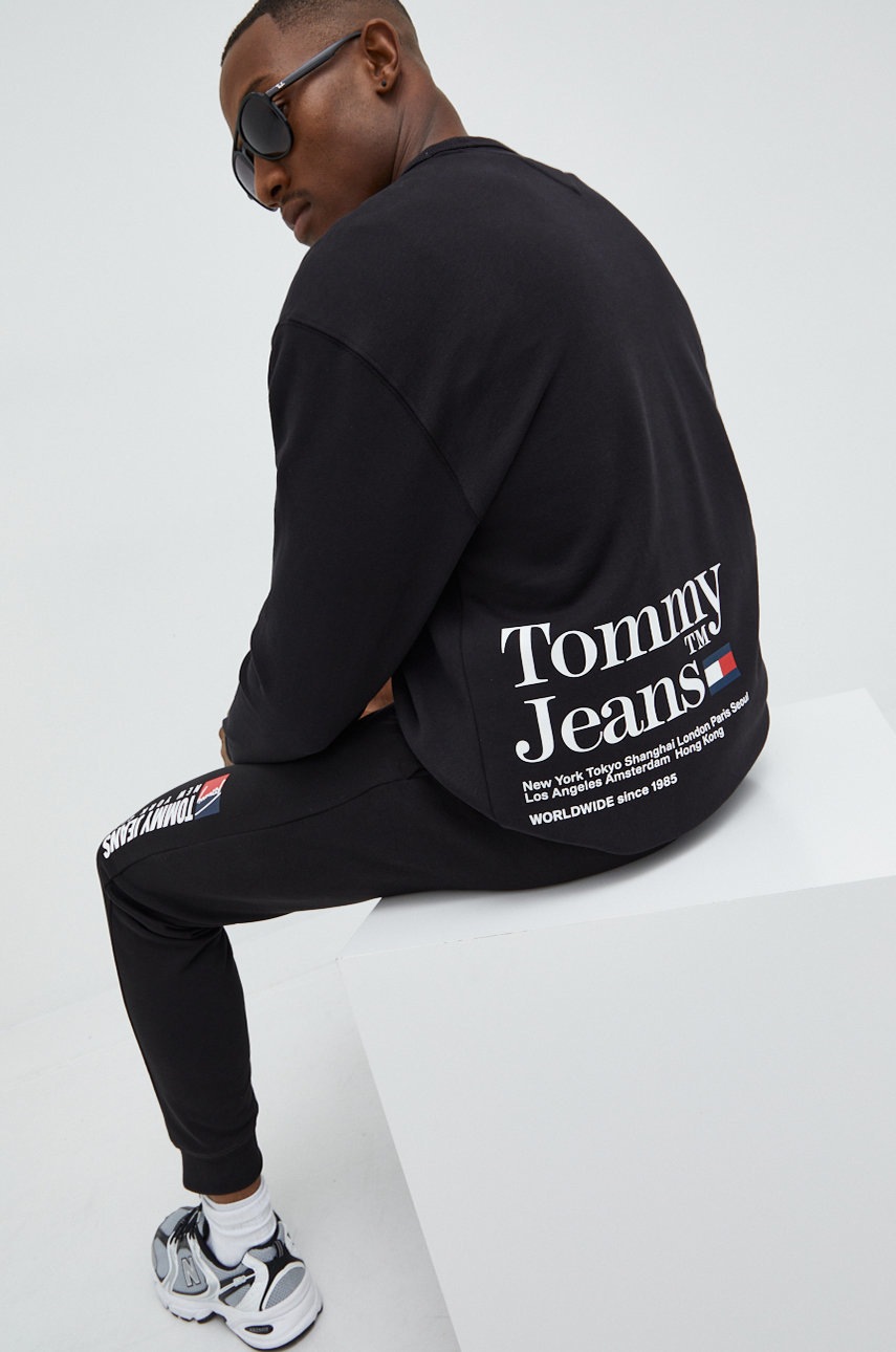 

Суичър Tommy Jeans в черно с принт, Черен