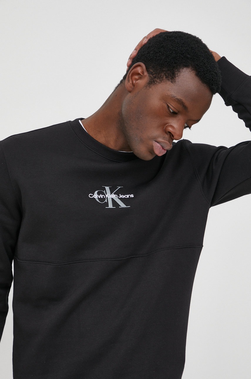 

Суичър Calvin Klein Jeans в черно с изчистен дизайн, Черен