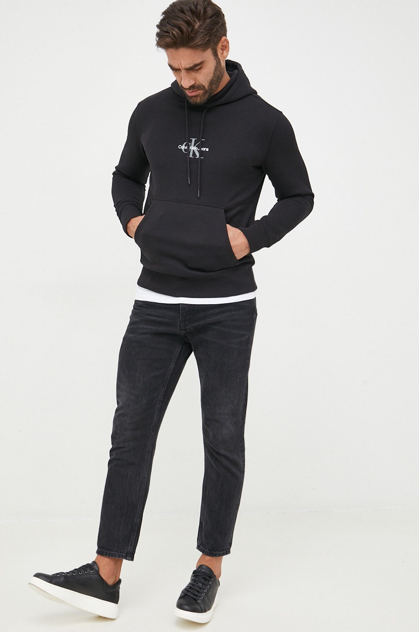 

Суичър Calvin Klein Jeans в черно с изчистен дизайн, Черен