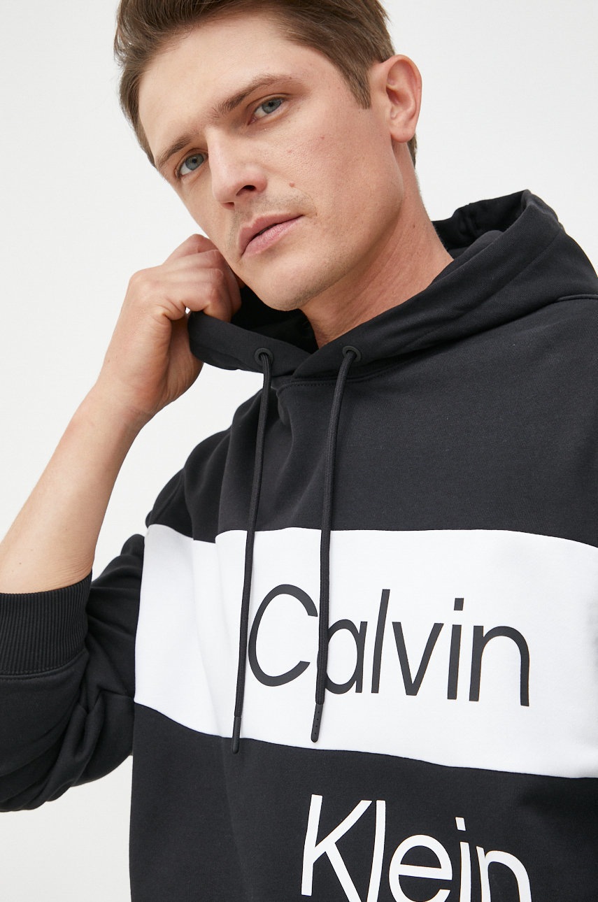

Памучен суичър Calvin Klein Jeans в черно с принт, Черен