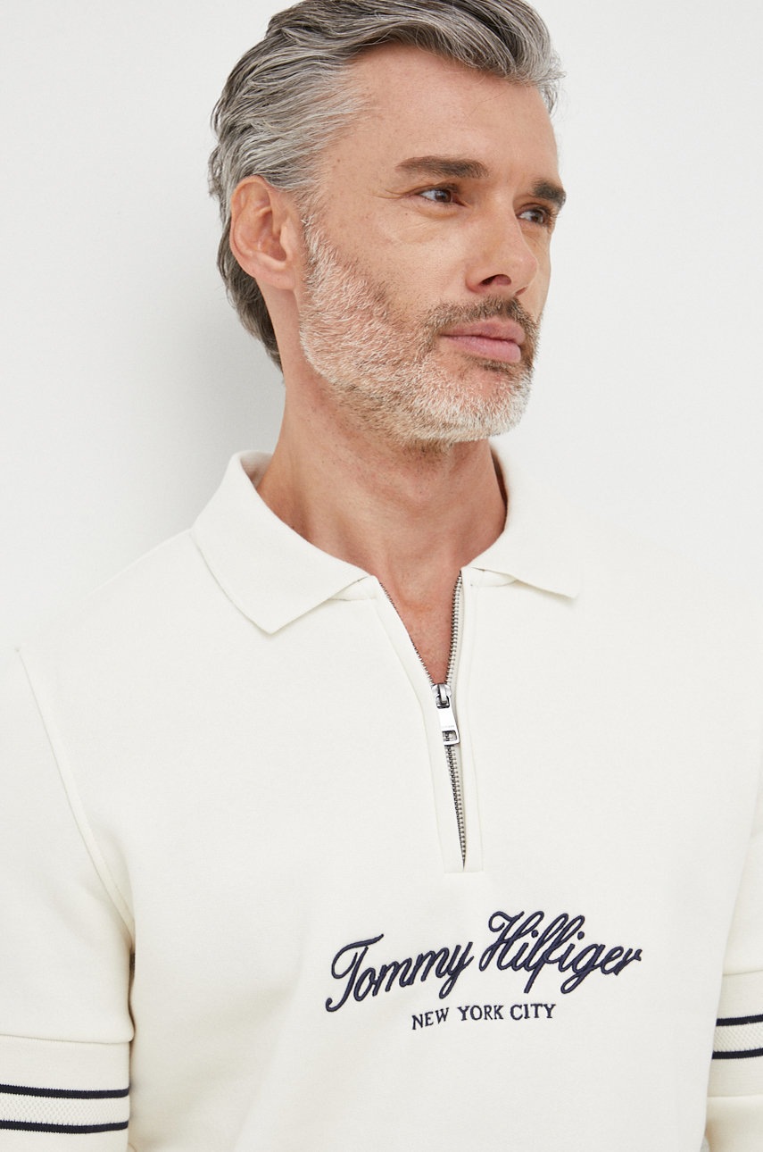 

Суичър Tommy Hilfiger в бежово с апликация, Бежов