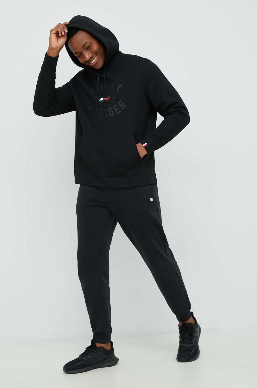 

Кофта Tommy Hilfiger мужская цвет чёрный с капюшоном с принтом
