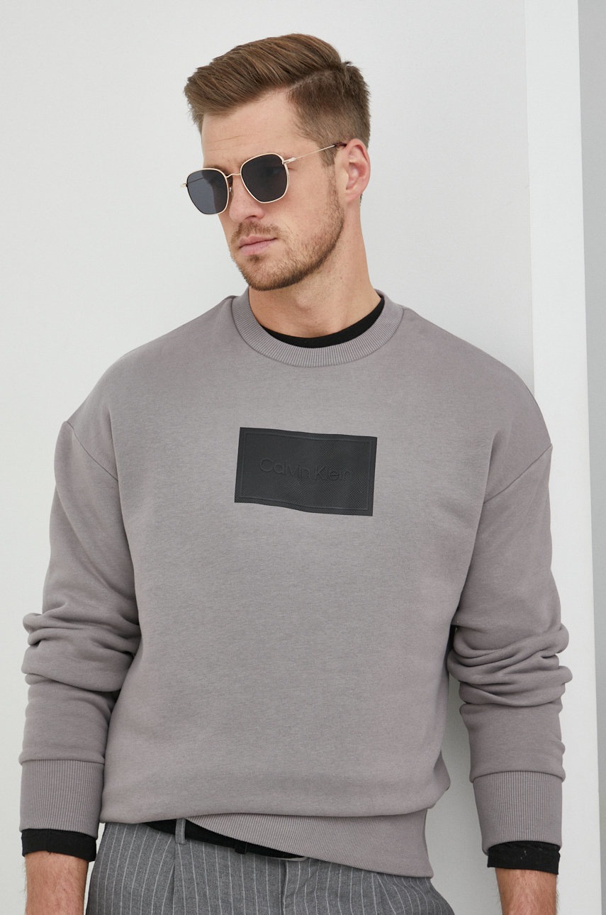 

Суичър Calvin Klein в сиво с принт, Сив