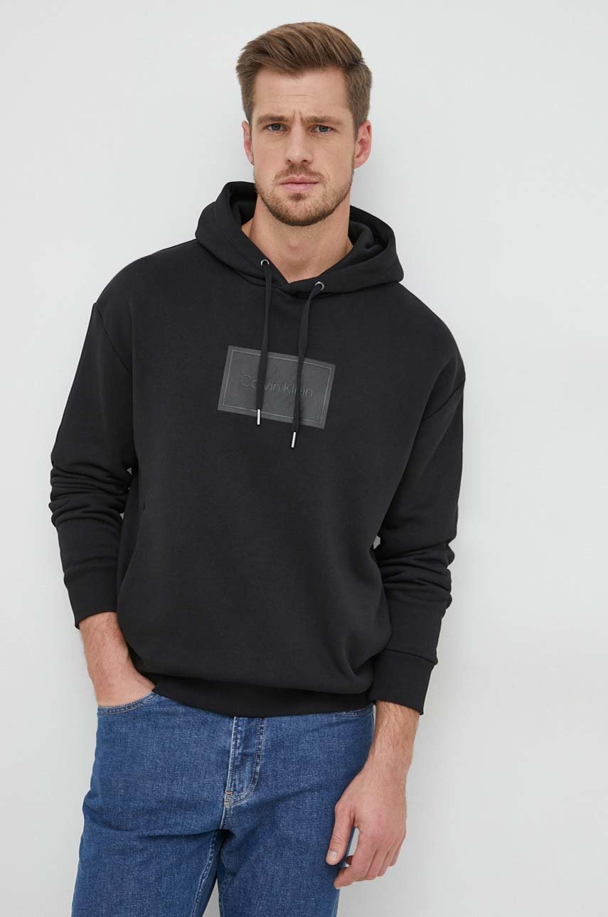 

Суичър Calvin Klein в черно с качулка с апликация, Черен