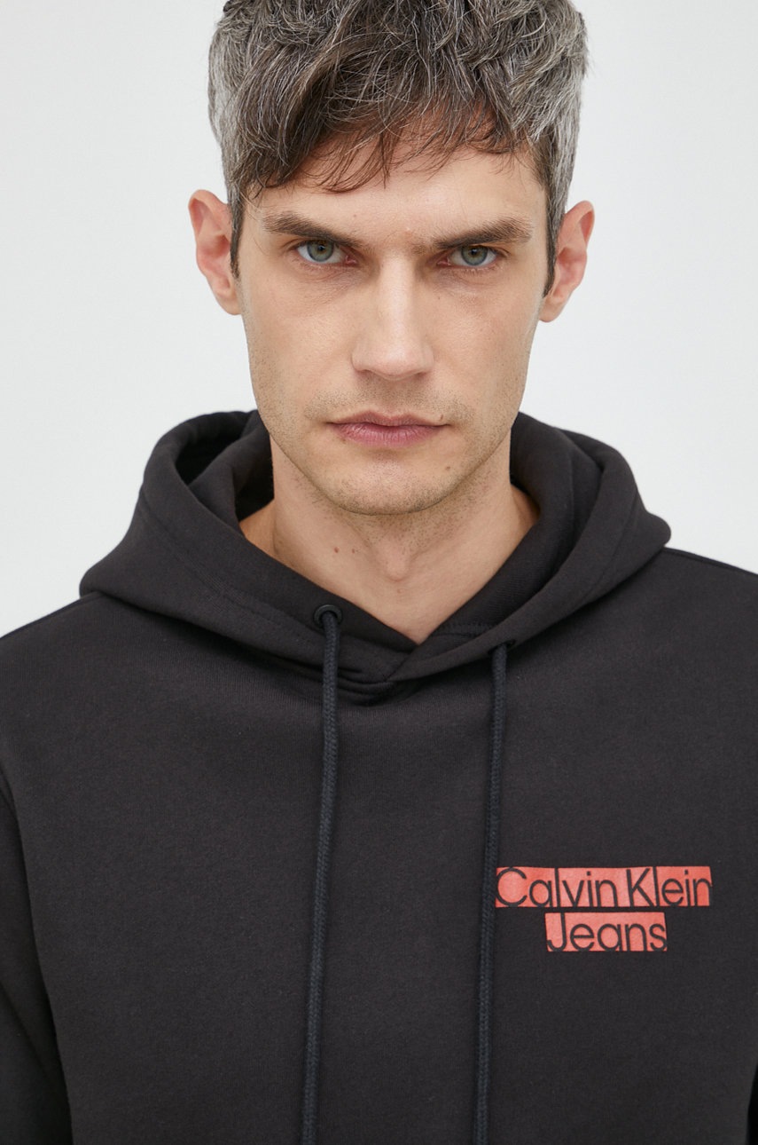 

Суичър Calvin Klein Jeans в черно с качулка с принт, Черен