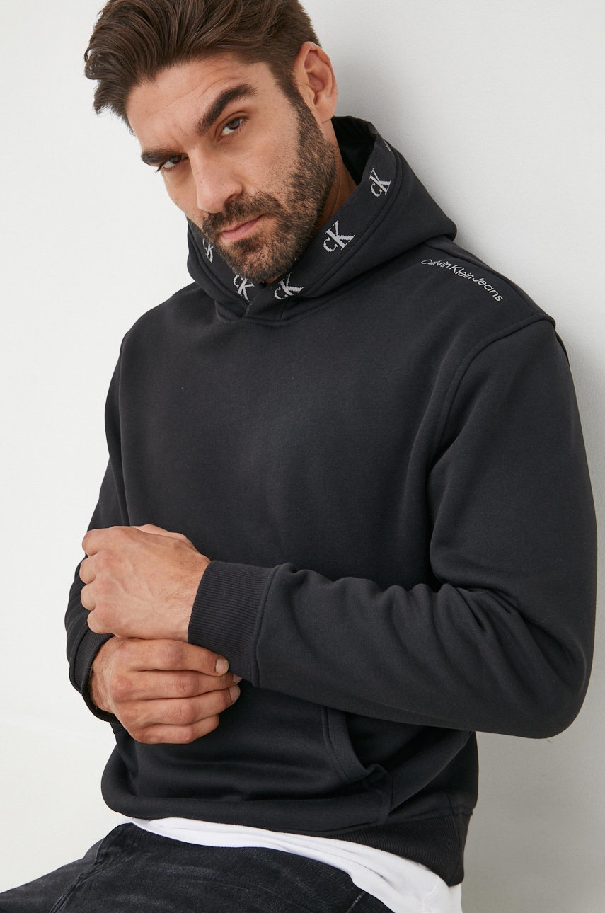 

Суичър Calvin Klein Jeans в черно с изчистен дизайн, Черен