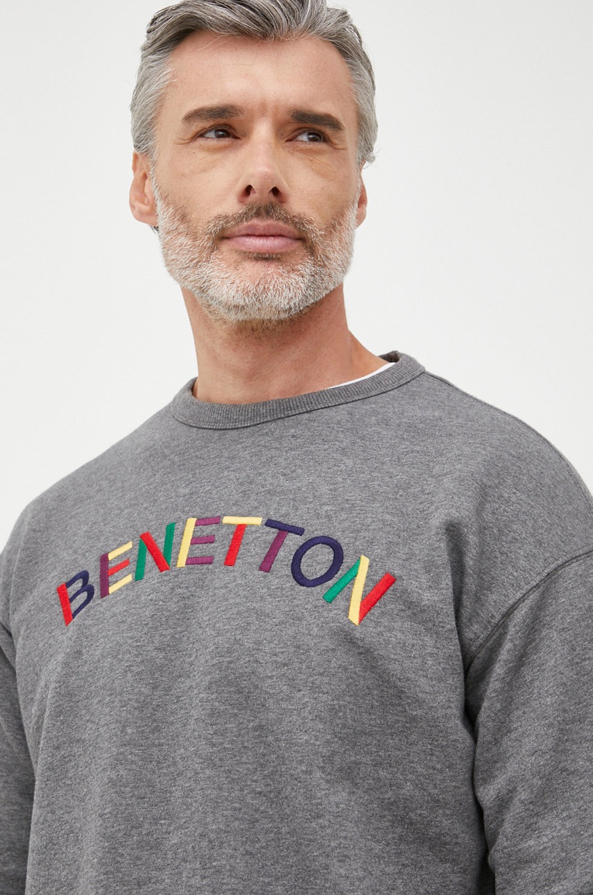

Суичър United Colors of Benetton в сиво с апликация, Сив