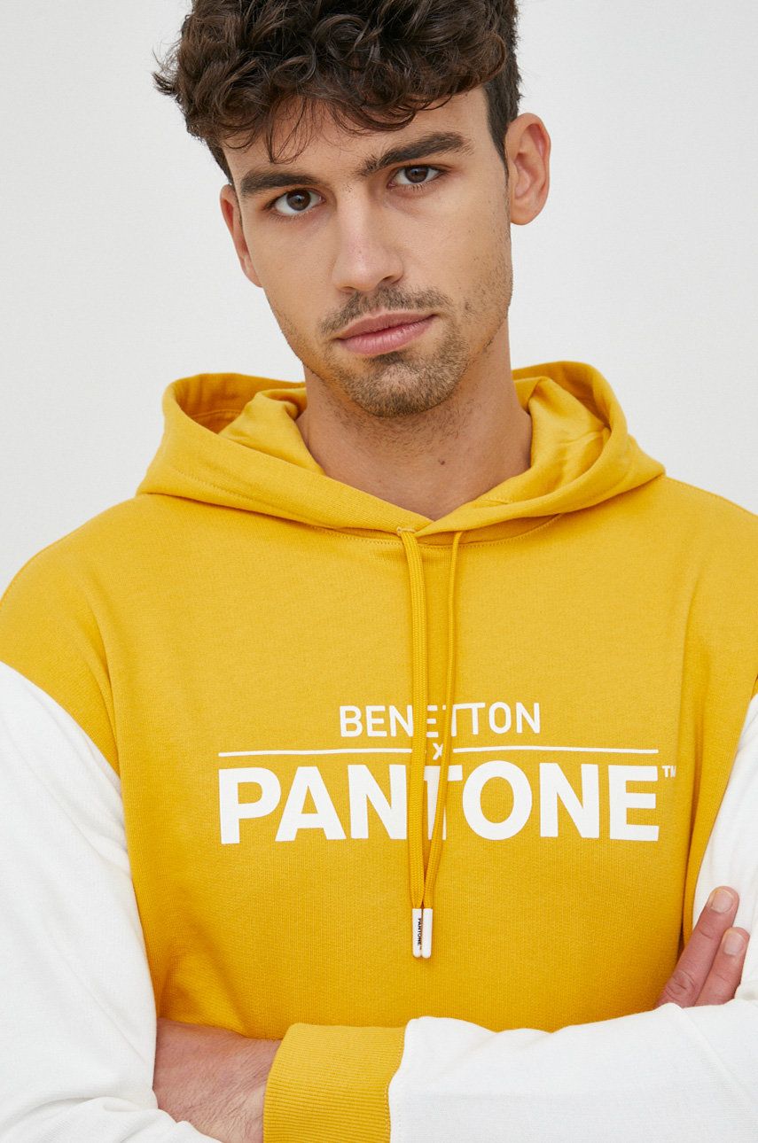 United Colors of Benetton hanorac de bumbac X Pantone barbati, culoarea galben, cu glugă, modelator