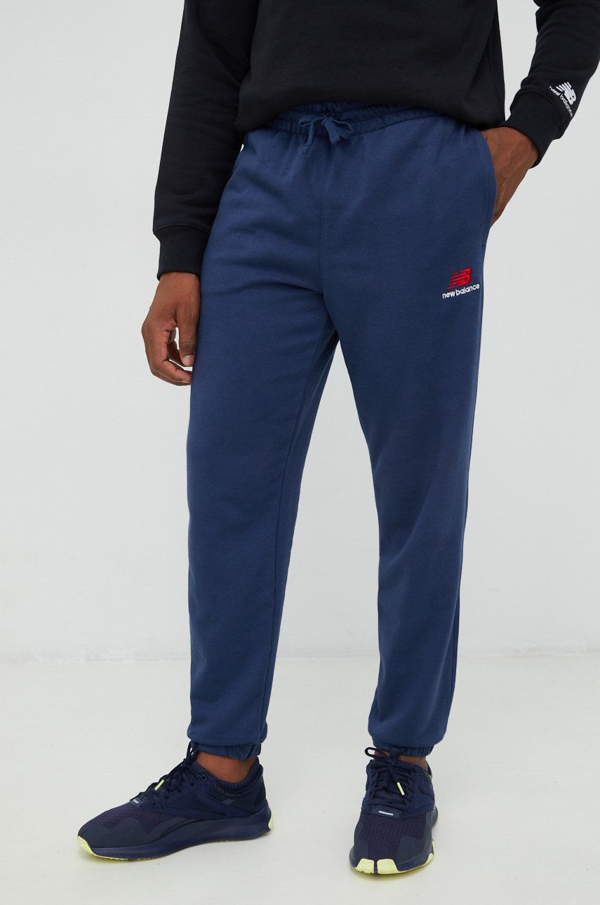 New Balance spodnie dresowe męskie kolor granatowy z aplikacją