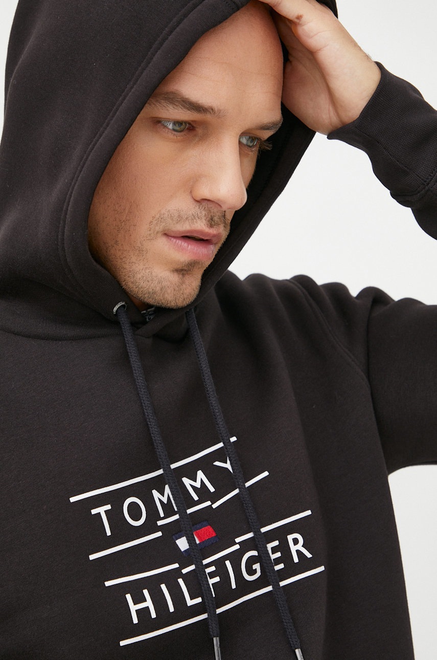 

Суичър Tommy Hilfiger в черно с принт, Черен