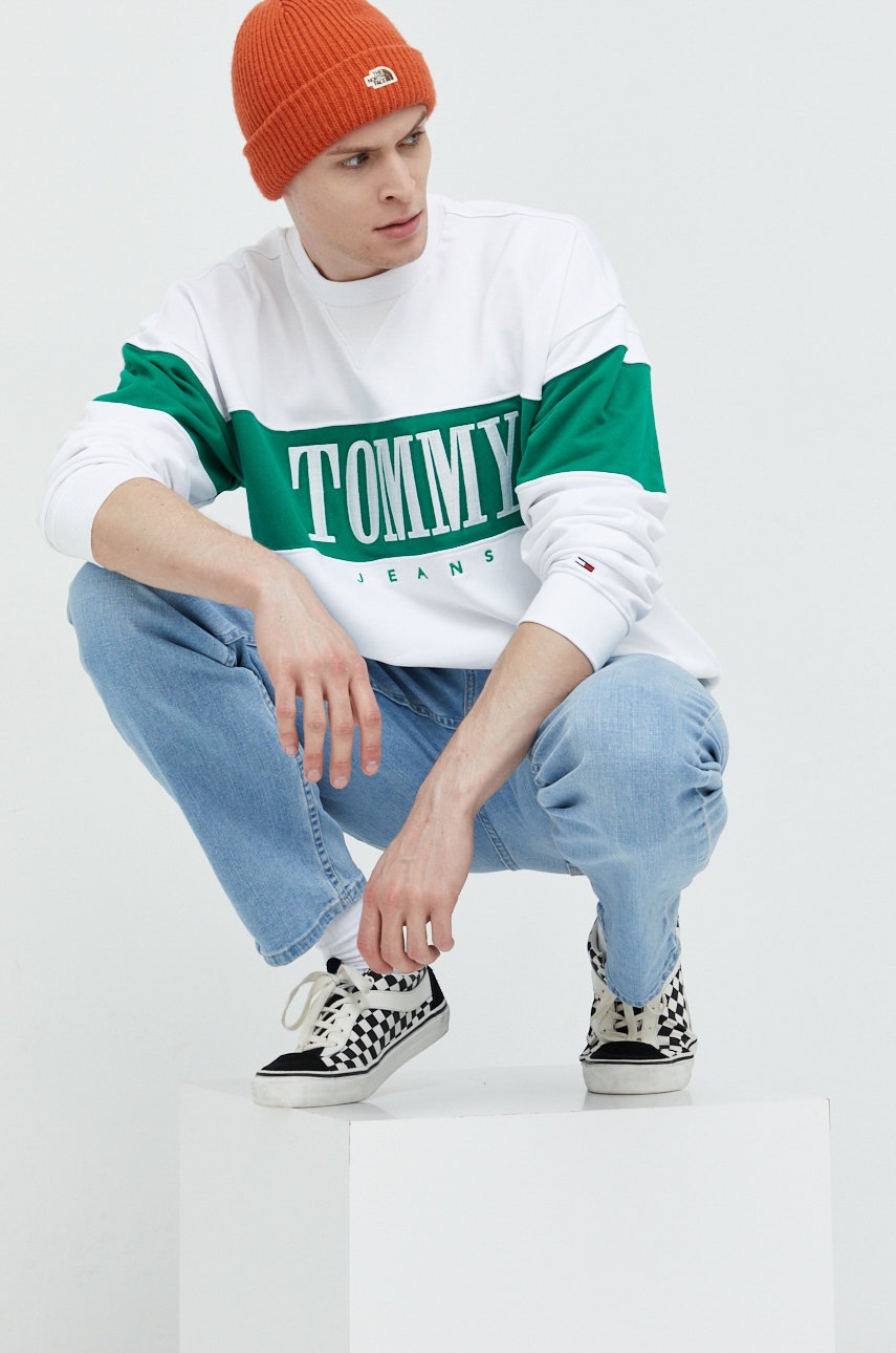 

Памучен суичър Tommy Jeans в бяло с апликация, Бял