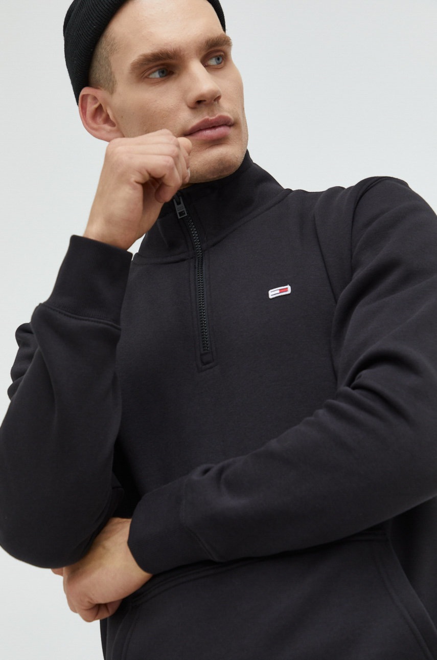

Суичър Tommy Jeans в черно с изчистен дизайн, Черен