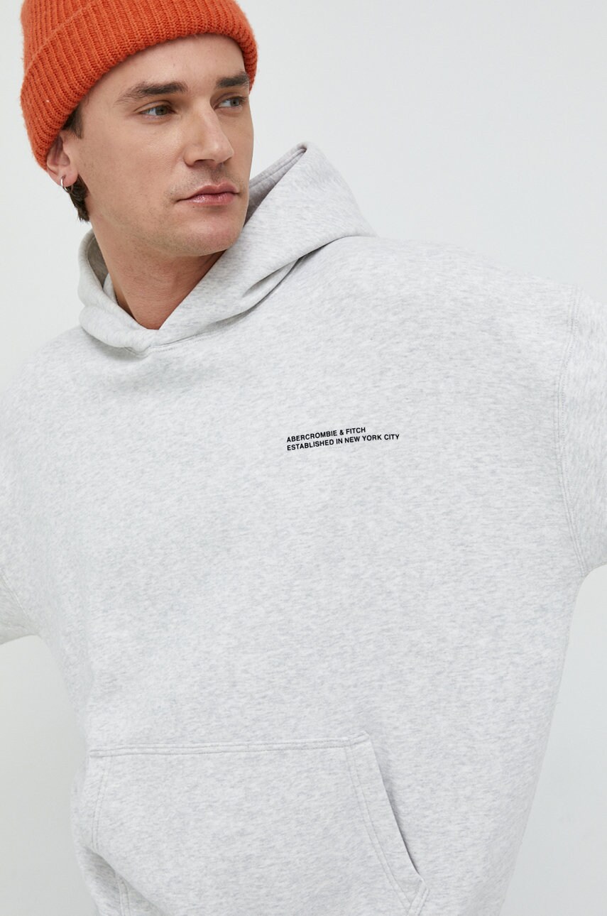 

Суичър Abercrombie & Fitch в сиво с качулка с принт, Сив