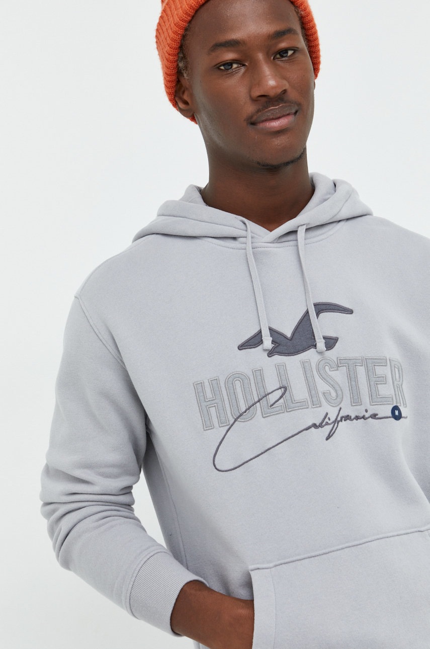 

Суичър Hollister Co. в сиво с качулка с апликация, Сив
