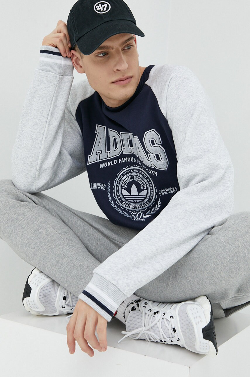 

Кофта adidas Originals чоловіча колір синій з аплікацією