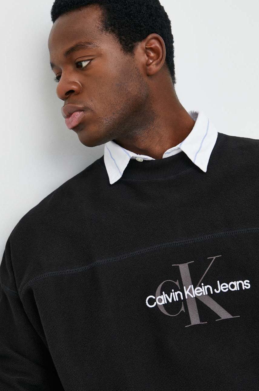 

Памучен суичър Calvin Klein Jeans в черно с апликация, Черен