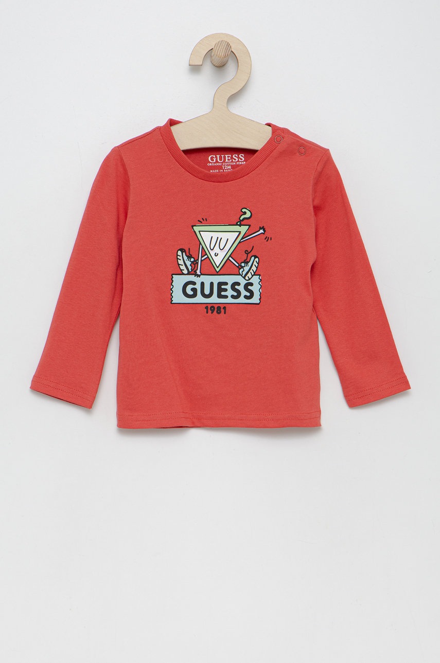 

Хлопковый детский лонгслив Guess цвет красный с принтом
