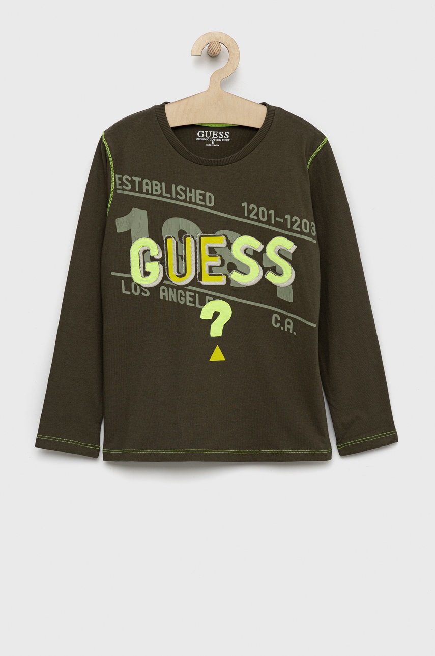 

Хлопковый детский лонгслив Guess цвет зелёный с аппликацией