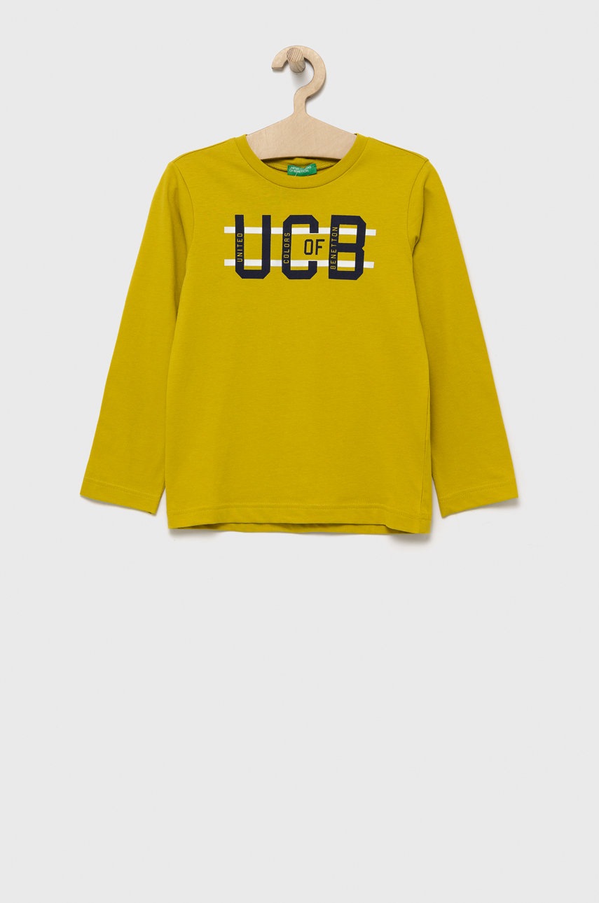 

Дитячий бавовняний лонгслів United Colors of Benetton колір зелений з принтом