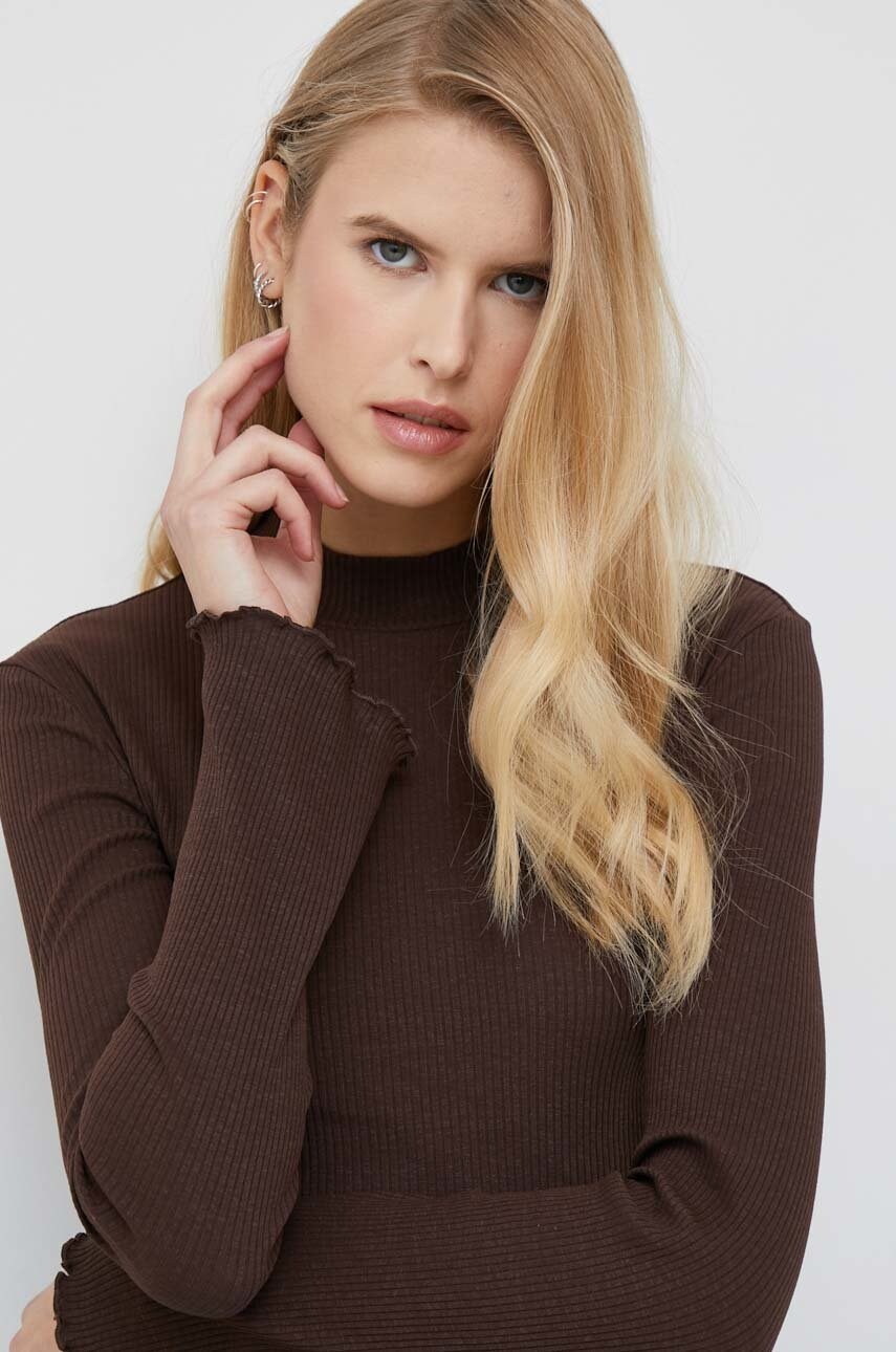 

Лонгслів Vero Moda жіночий колір коричневий півгольф