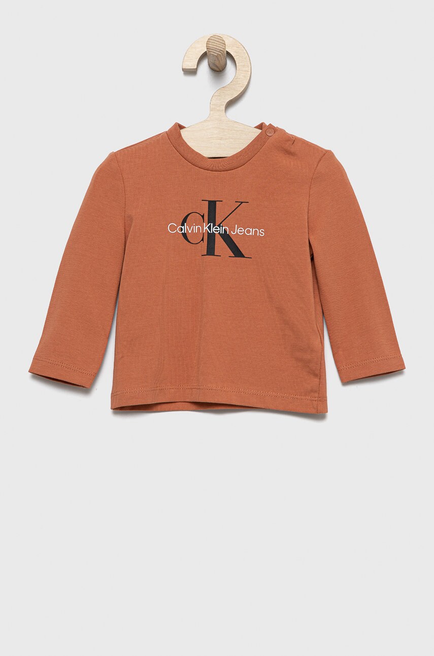 Levně Dětské tričko s dlouhým rukávem Calvin Klein Jeans hnědá barva, s potiskem
