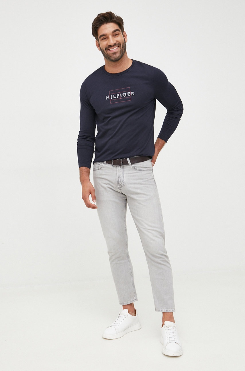 

Хлопковый лонгслив Tommy Hilfiger цвет синий с принтом