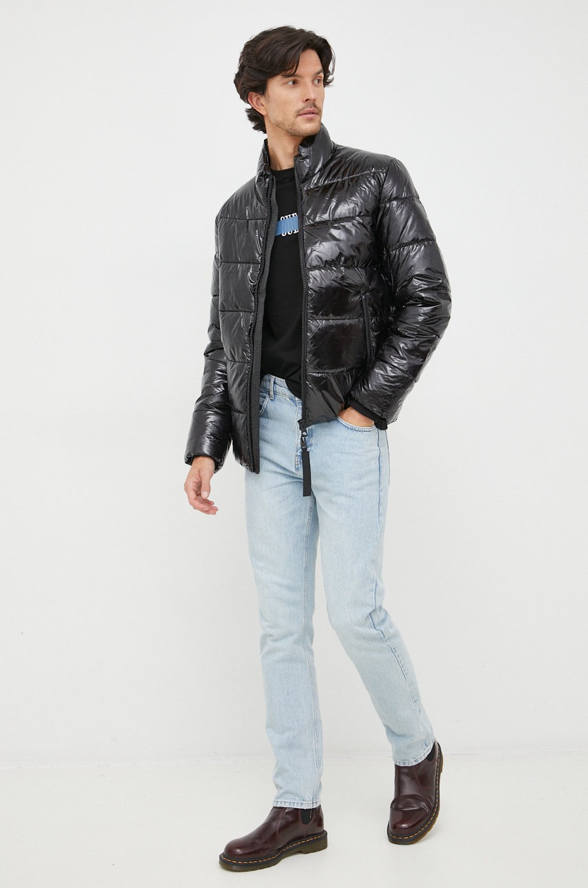 

Хлопковая футболка Guess цвет чёрный однотонный