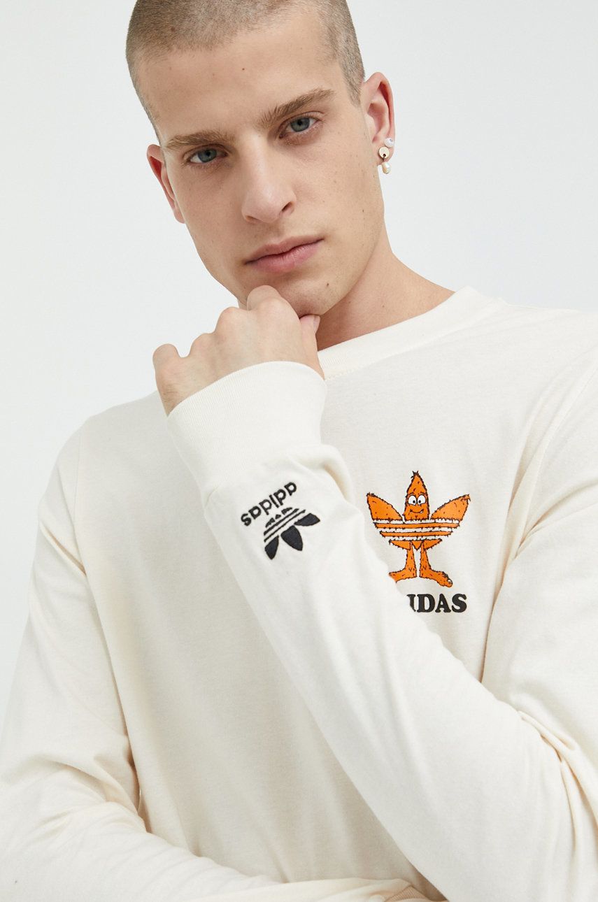 

Хлопковый лонгслив adidas Originals цвет бежевый с принтом