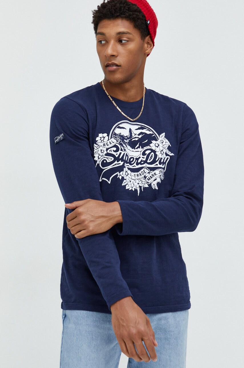 

Бавовняний лонгслів Superdry колір синій з принтом