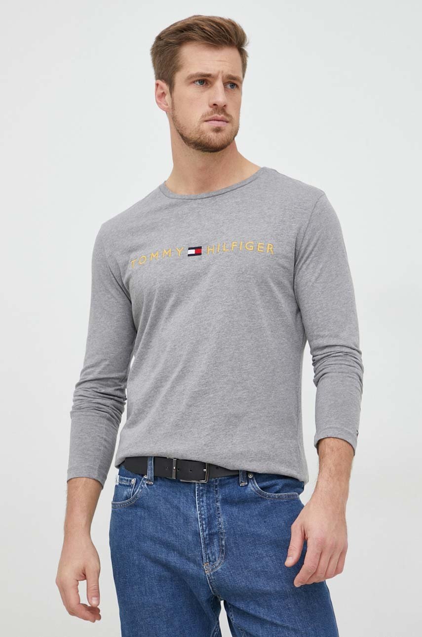 

Памучна блуза с дълги ръкави Tommy Hilfiger в сиво с апликация, Сив