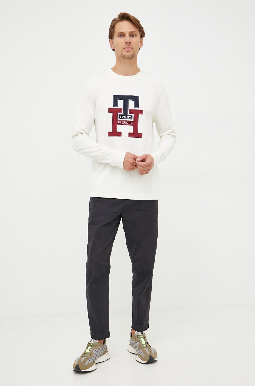

Хлопковый лонгслив Tommy Hilfiger цвет белый с аппликацией