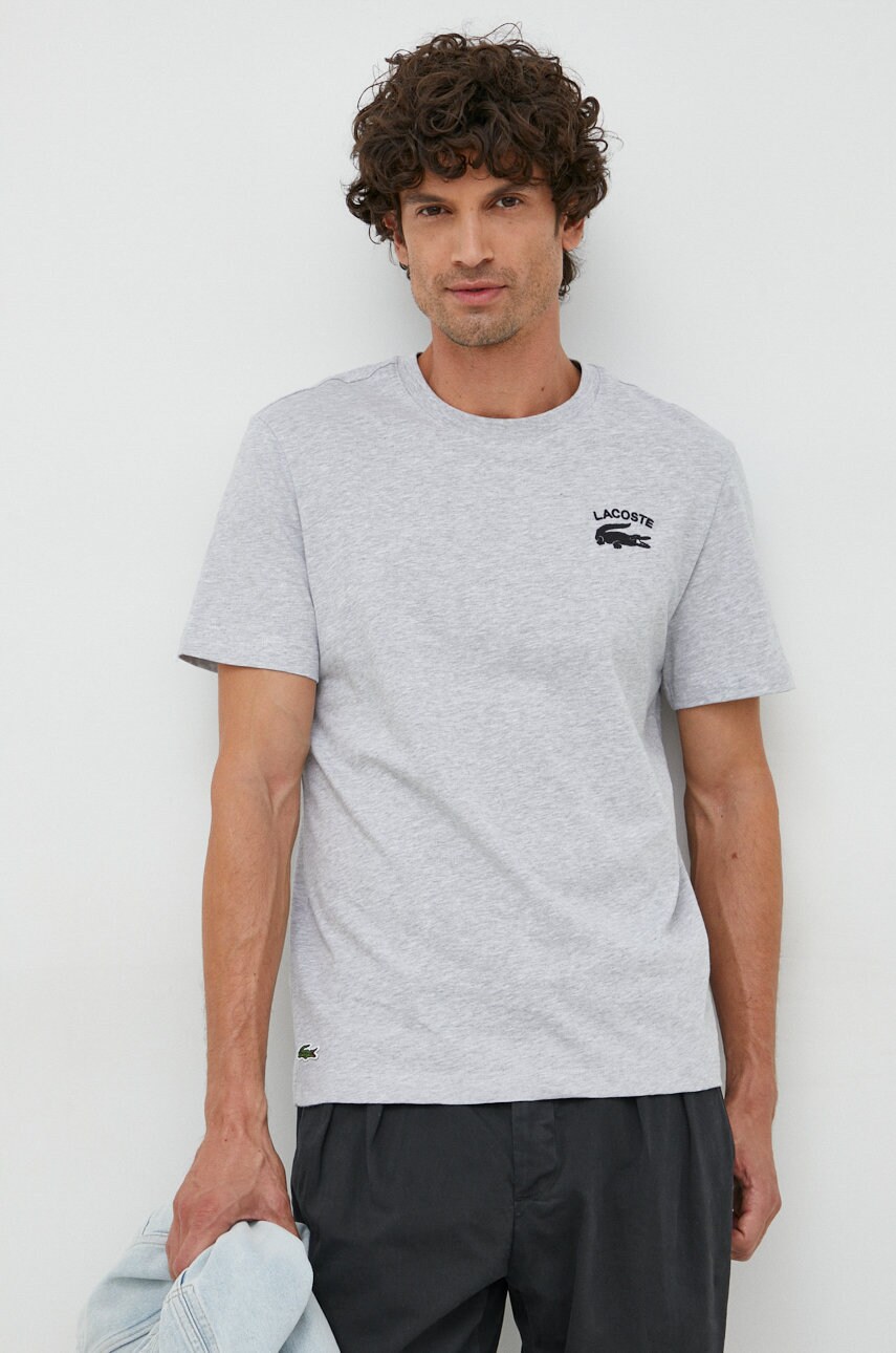 

Памучна тениска Lacoste в сребристо с апликация, Сив