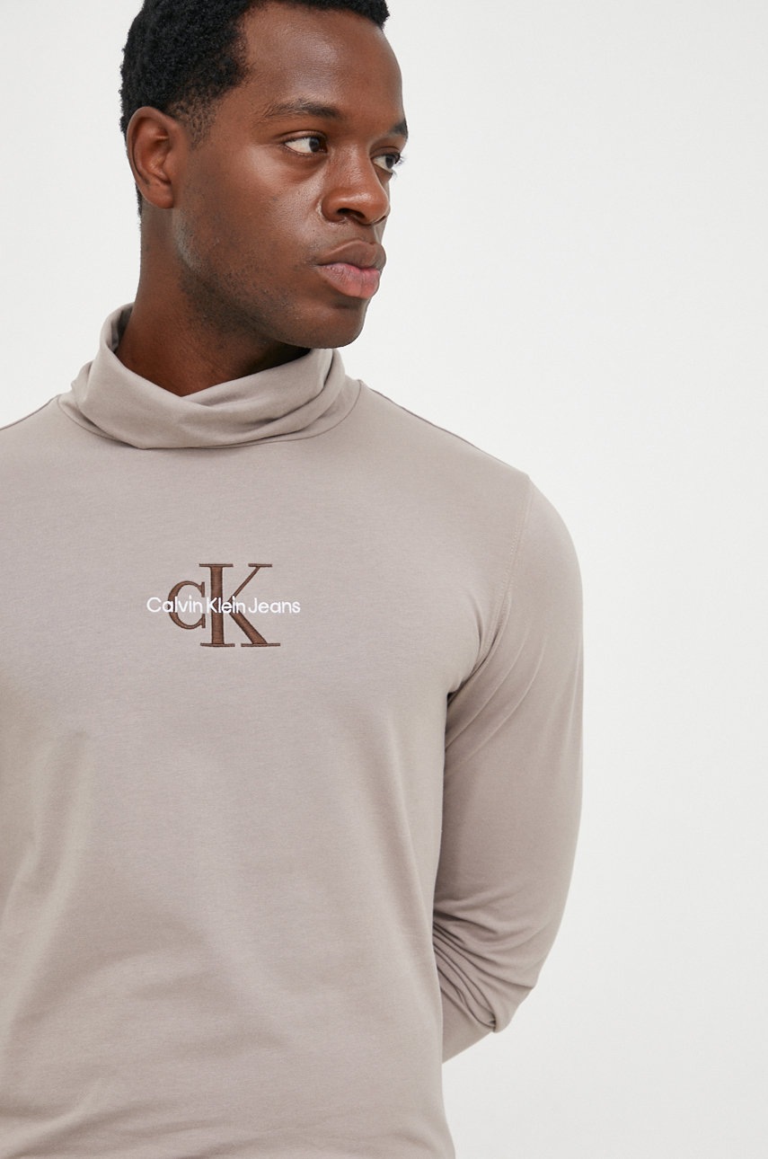 

Блуза с дълги ръкави Calvin Klein Jeans в бежово с апликация, Бежов