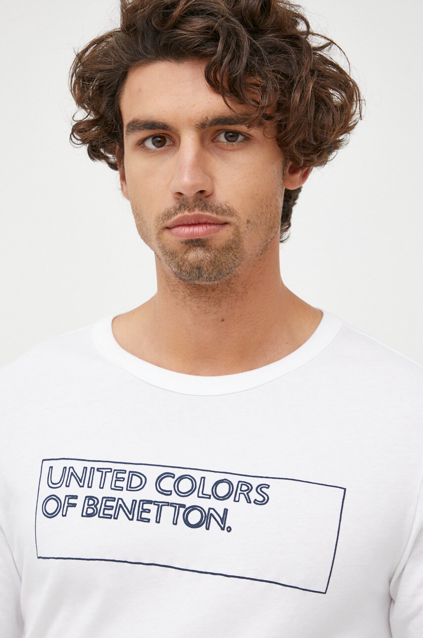 

Хлопковый лонгслив United Colors of Benetton цвет белый с принтом