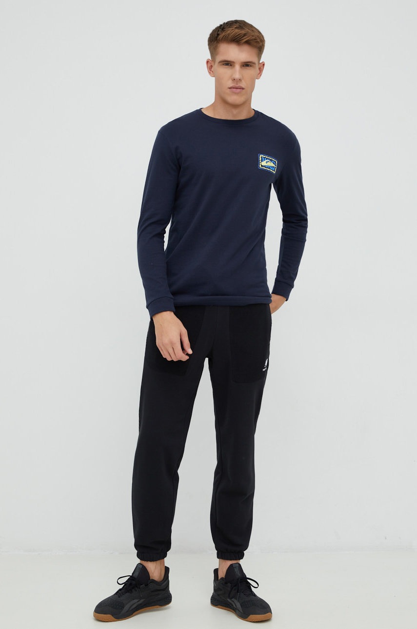 

Хлопковый лонгслив Quiksilver цвет синий с принтом