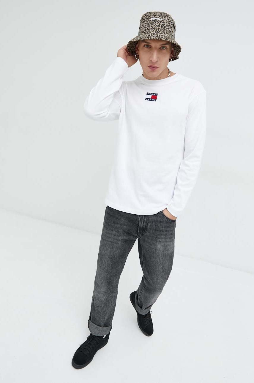 

Хлопковый лонгслив Tommy Jeans цвет белый с аппликацией