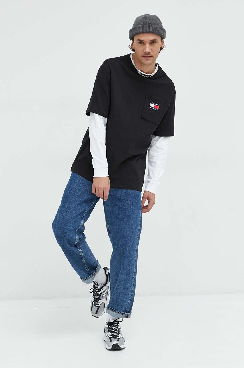 

Памучна блуза с дълги ръкави Tommy Jeans в черно с апликация, Черен