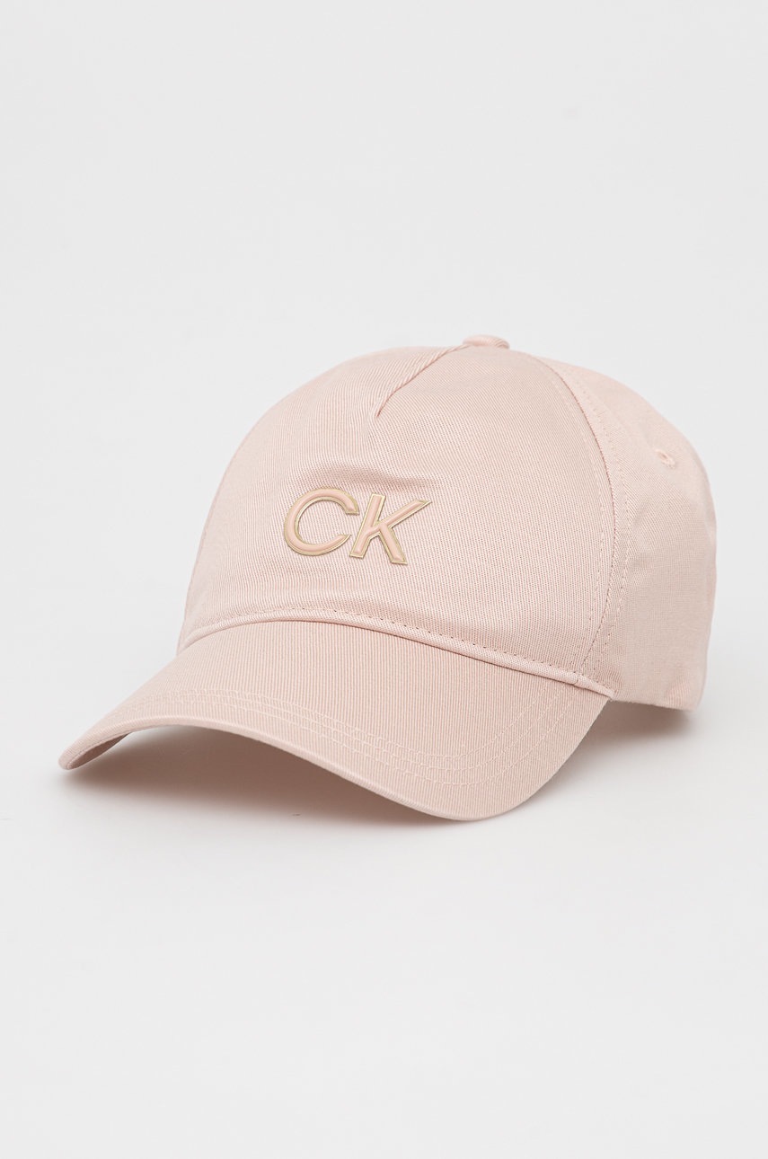 

Шапка Calvin Klein в розово с апликация, Розов