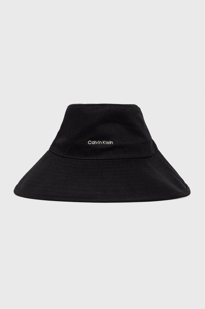 

Памучна капела Calvin Klein в черно от памук, Черен