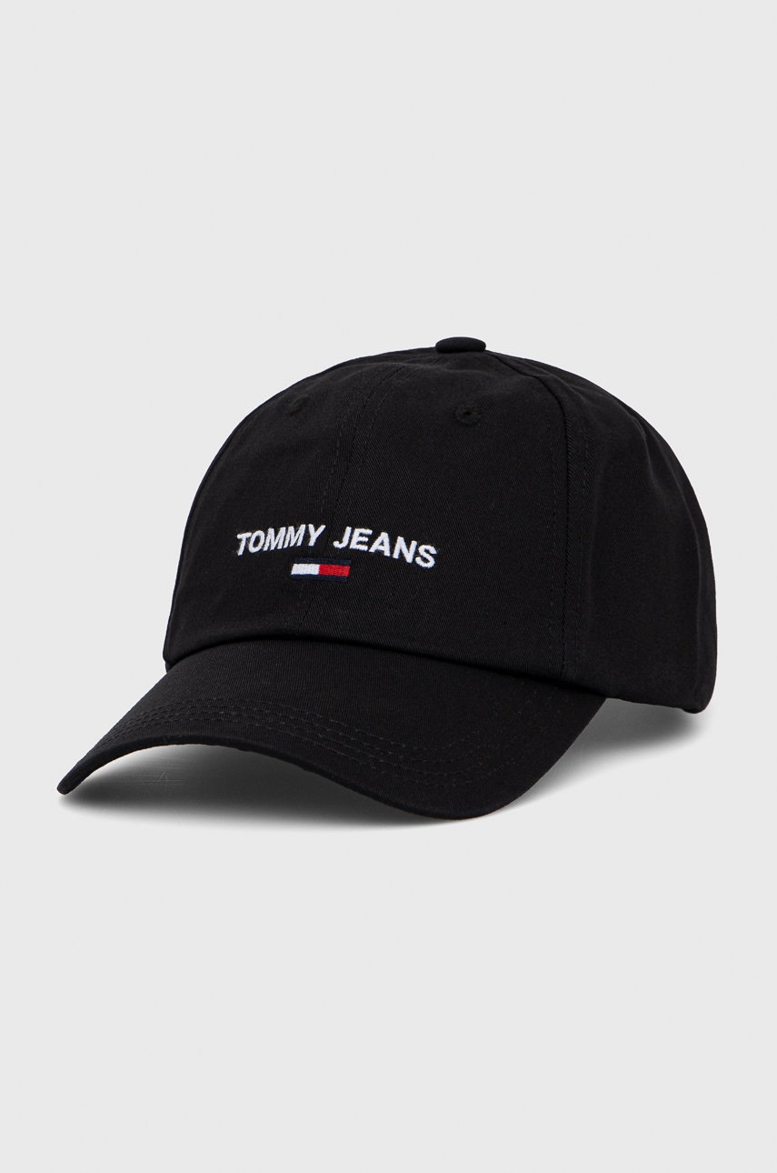 

Памучна шапка Tommy Jeans в черно с апликация, Черен