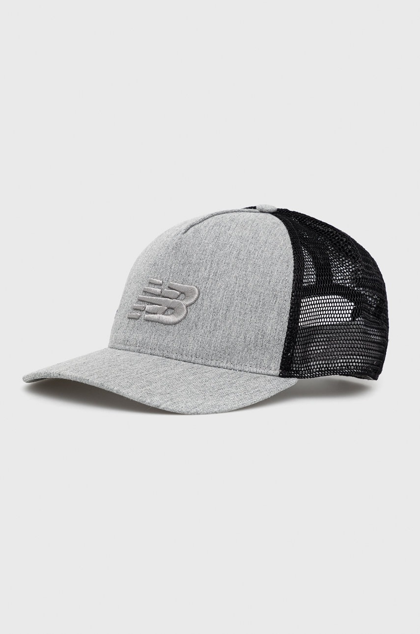 

Шапка New Balance в сиво с апликация, Сив